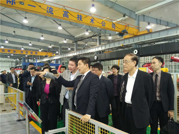 1573701321599370.jpg 新加坡国会议长陈川仁一行莅临sunbet官网公司调查.jpg
