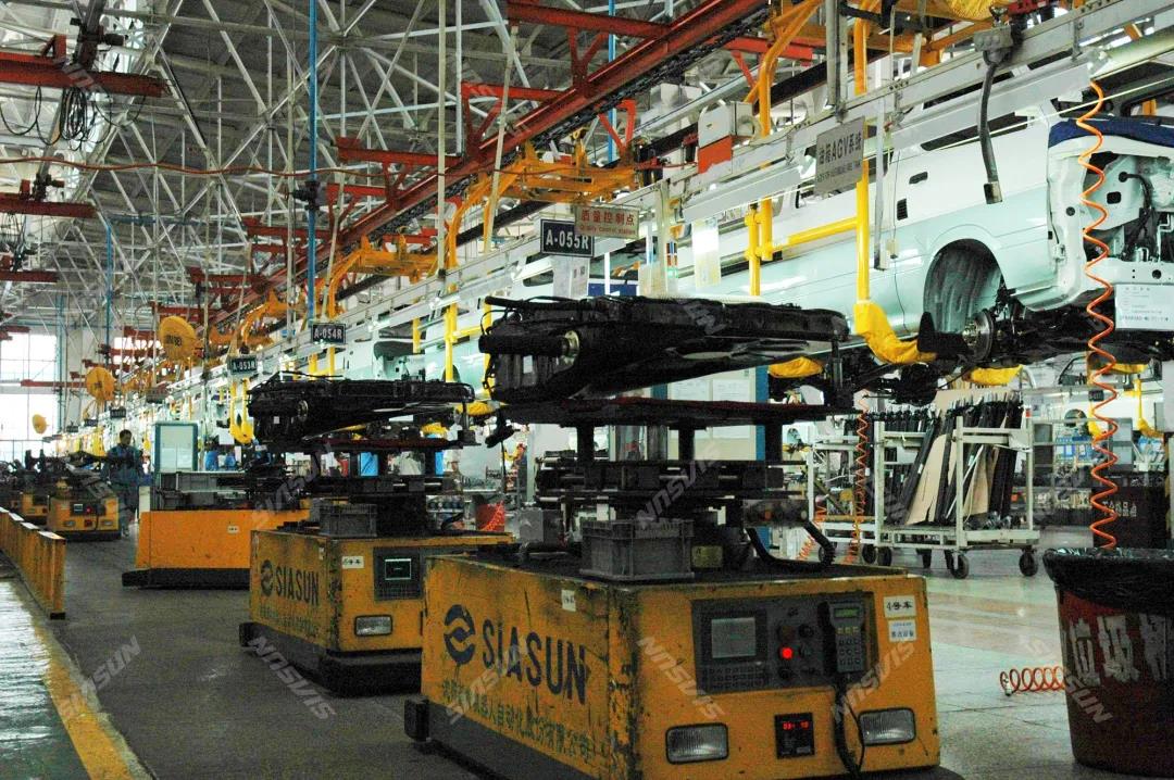 扛大旗的sunbet官网移动机械人